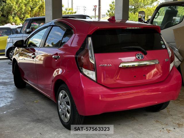 Toyota AQUA 2015-06 7214742-5