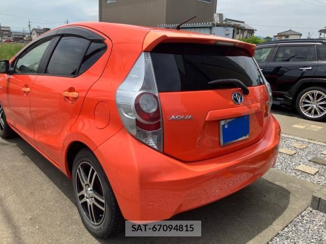 Toyota AQUA 2012-03 7214672-2