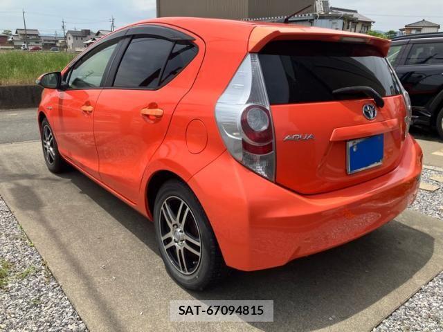 Toyota AQUA 2012-03 7214672-3