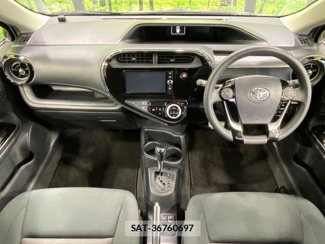 Toyota AQUA 2018-02 7214796-1