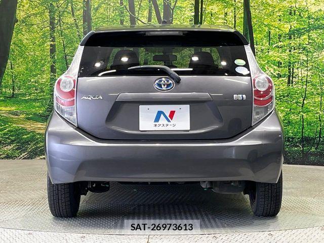 Toyota AQUA 2013-12 7249801-14