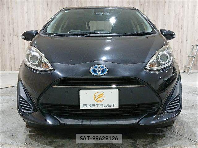 Toyota AQUA 2019-01 7249577-12