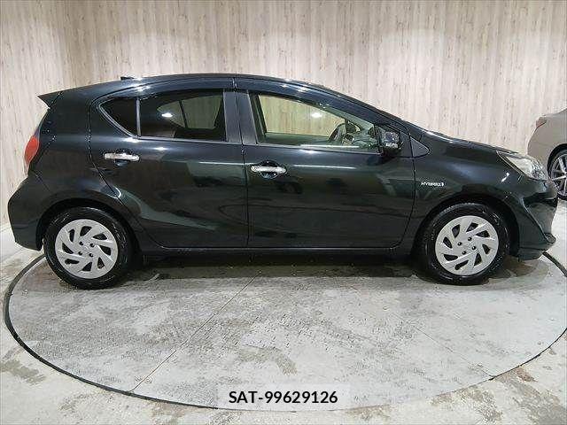 Toyota AQUA 2019-01 7249577-14
