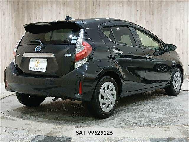 Toyota AQUA 2019-01 7249577-15