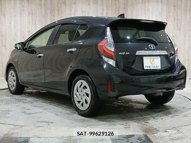 Toyota AQUA 2019-01 7249577-17