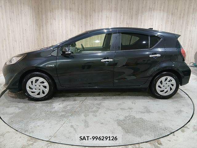 Toyota AQUA 2019-01 7249577-18