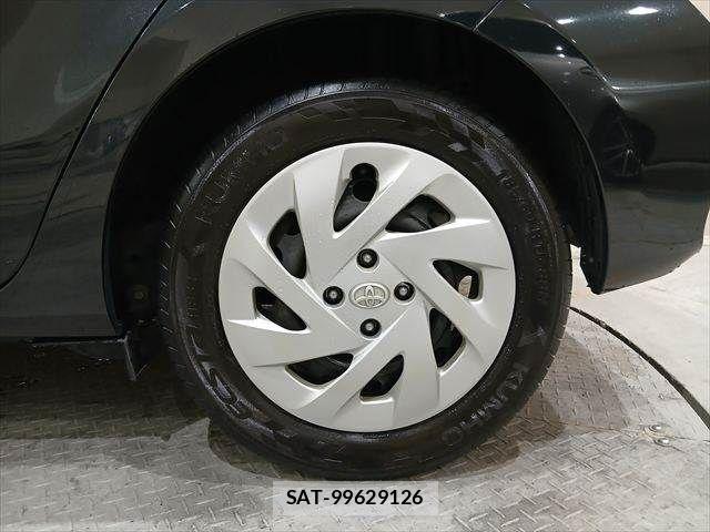 Toyota AQUA 2019-01 7249577-25