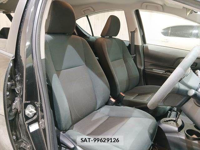 Toyota AQUA 2019-01 7249577-6