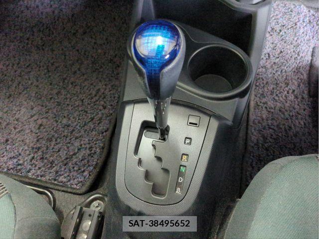Toyota AQUA 2016-09 7249576-11