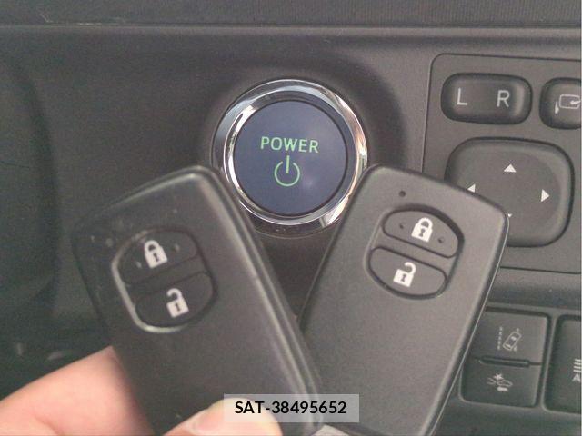 Toyota AQUA 2016-09 7249576-12