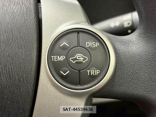 Toyota AQUA 2013-10 7249574-10