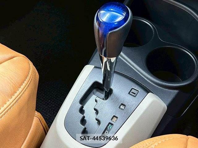 Toyota AQUA 2013-10 7249574-11