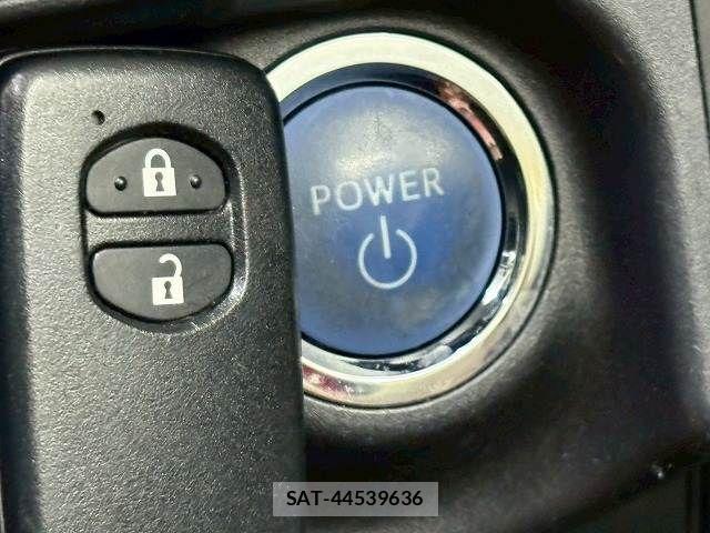 Toyota AQUA 2013-10 7249574-12
