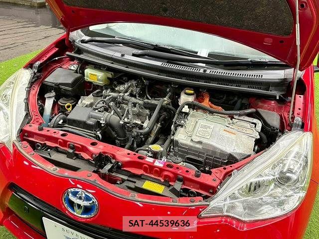 Toyota AQUA 2013-10 7249574-13