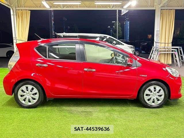 Toyota AQUA 2013-10 7249574-17