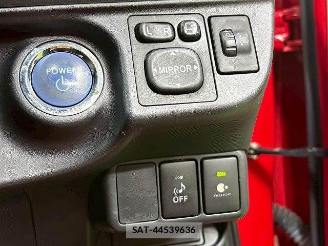 Toyota AQUA 2013-10 7249574-6