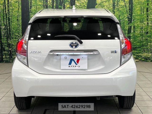 Toyota AQUA 2017-02 7249575-14
