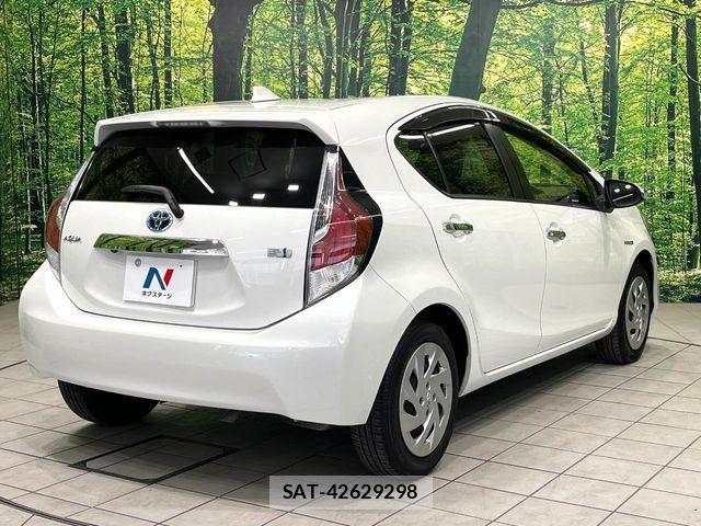 Toyota AQUA 2017-02 7249575-16