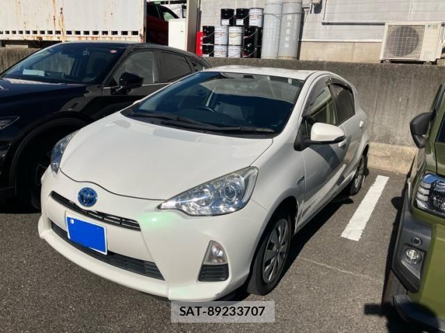 Toyota AQUA 2014-06 7249800-1