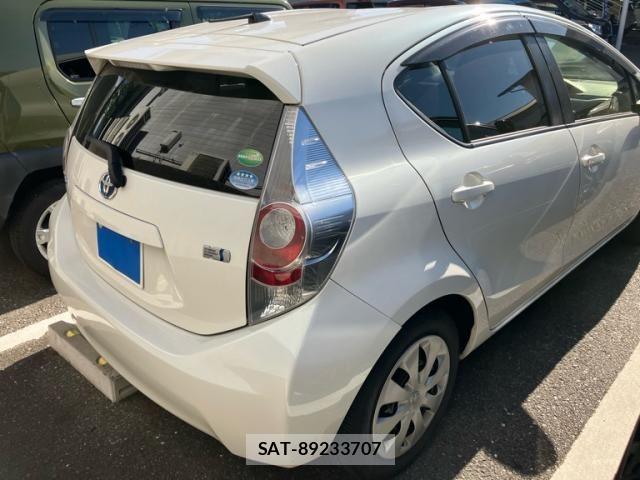 Toyota AQUA 2014-06 7249800-2