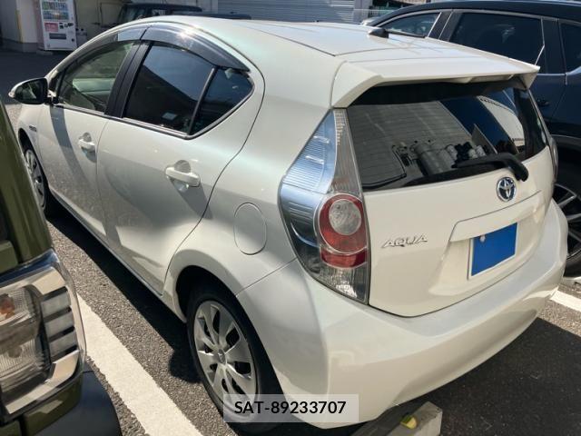 Toyota AQUA 2014-06 7249800-3