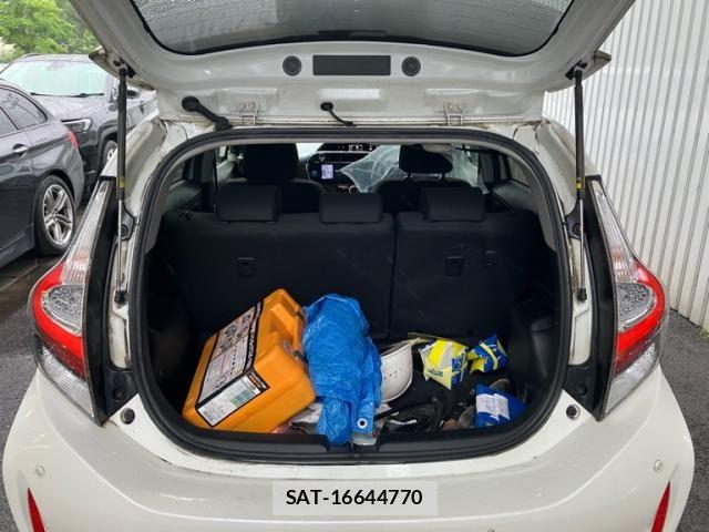 Toyota AQUA 2019-06 7249805-11