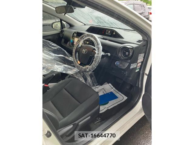 Toyota AQUA 2019-06 7249805-13