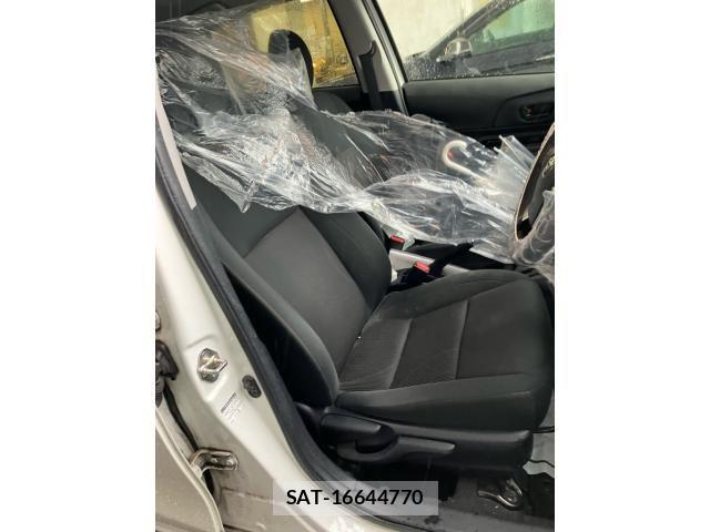 Toyota AQUA 2019-06 7249805-14