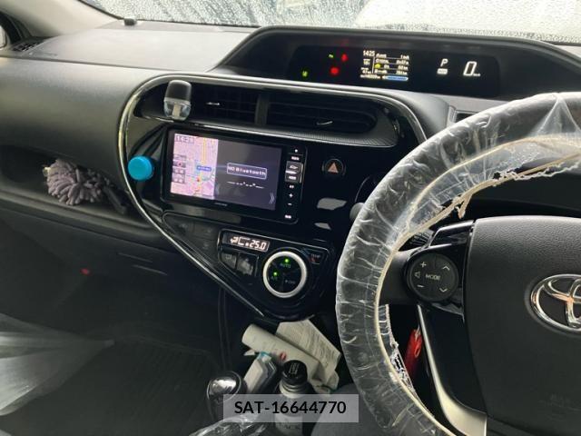 Toyota AQUA 2019-06 7249805-18