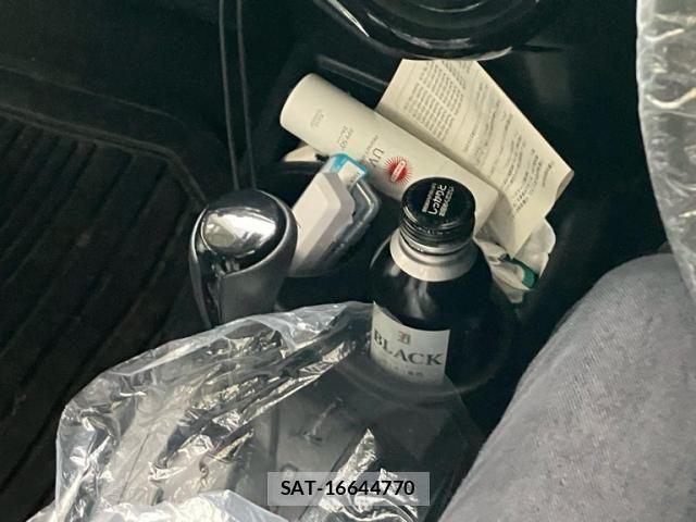 Toyota AQUA 2019-06 7249805-19
