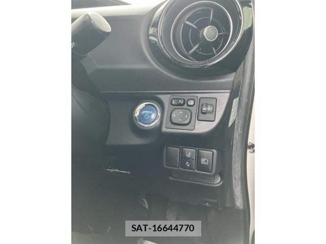 Toyota AQUA 2019-06 7249805-24