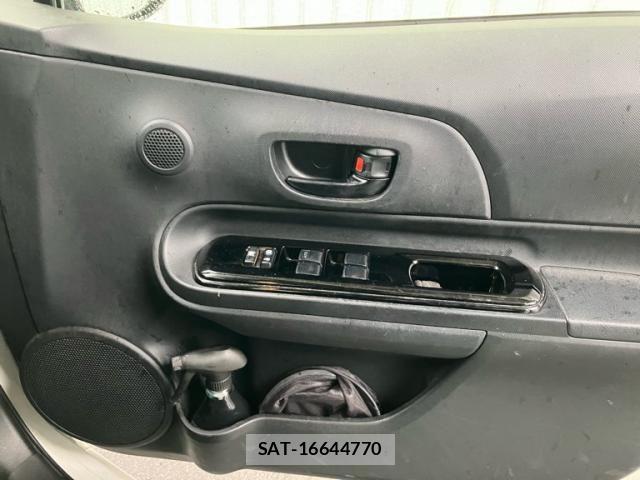 Toyota AQUA 2019-06 7249805-25