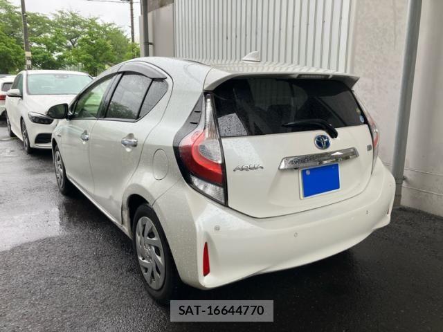 Toyota AQUA 2019-06 7249805-4