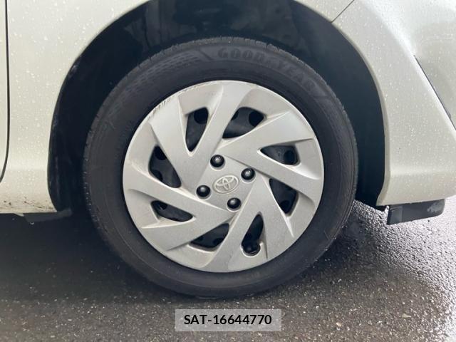 Toyota AQUA 2019-06 7249805-6