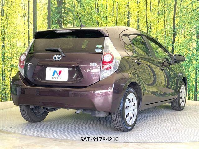 Toyota AQUA 2014-08 7249795-16
