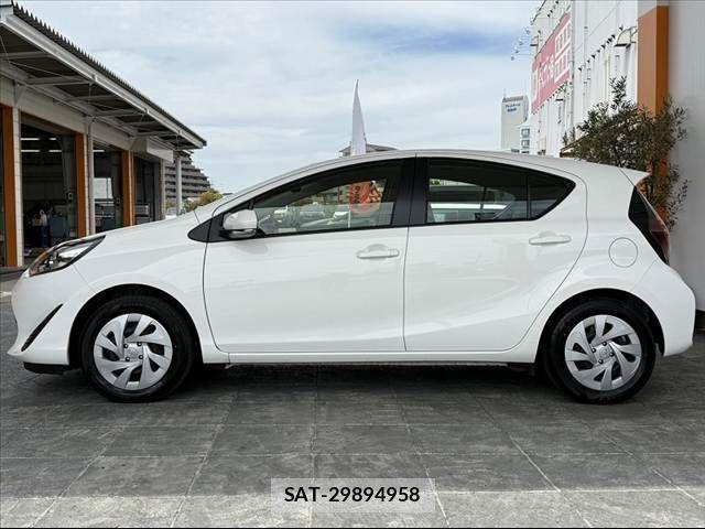 Toyota AQUA 2021-04 7249791-10