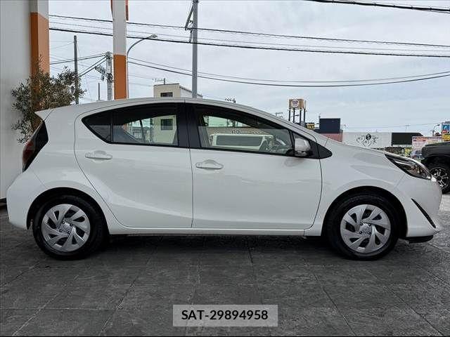 Toyota AQUA 2021-04 7249791-11
