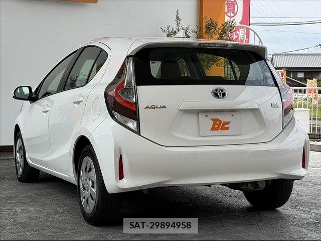 Toyota AQUA 2021-04 7249791-12