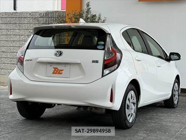 Toyota AQUA 2021-04 7249791-14