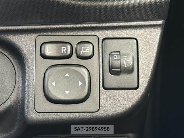Toyota AQUA 2021-04 7249791-4