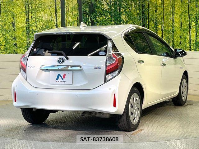 Toyota AQUA 2018-05 7249563-16
