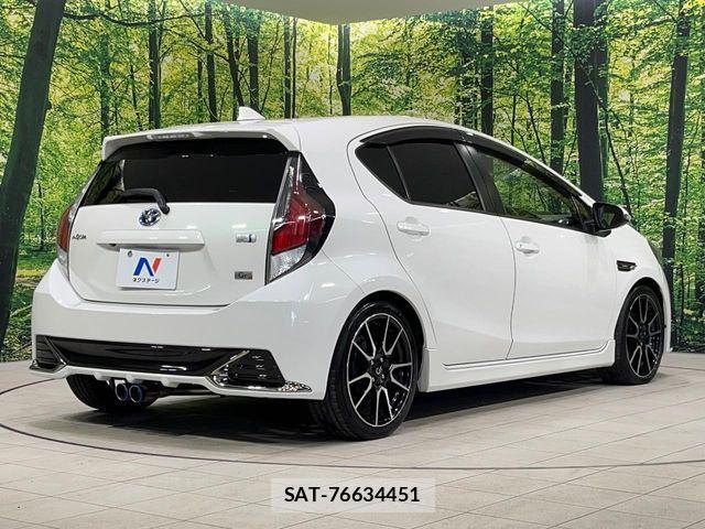 Toyota AQUA 2015-02 7249562-16