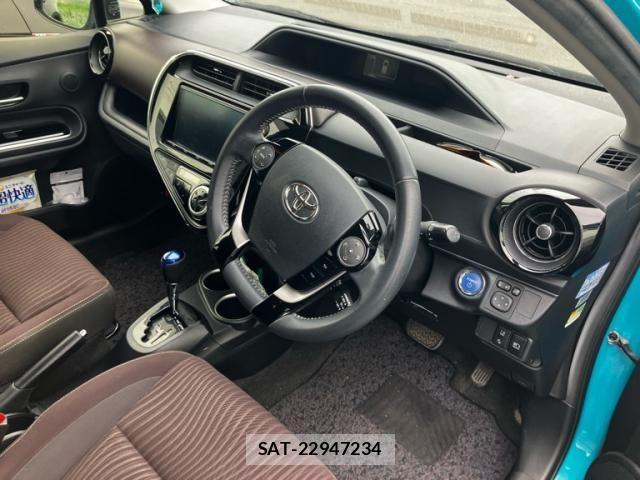 Toyota AQUA 2017-07 7249799-11
