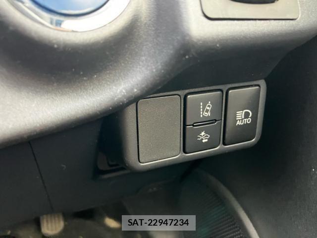 Toyota AQUA 2017-07 7249799-16