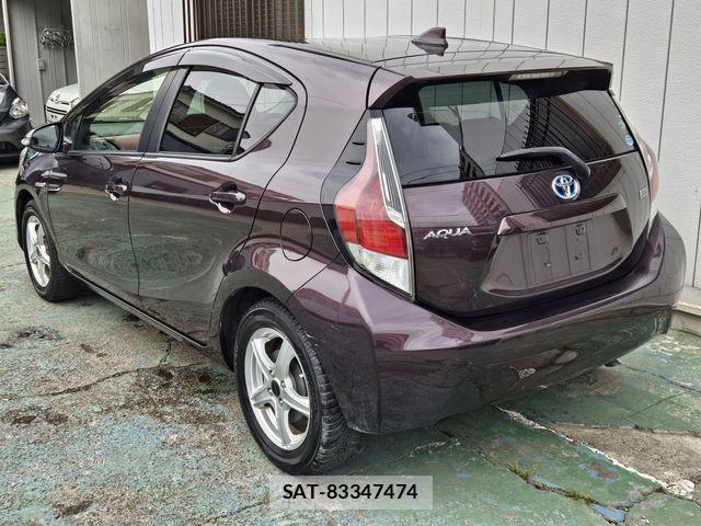 Toyota AQUA 2016-01 7249804-5