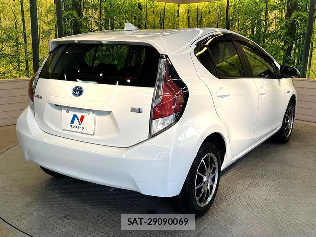 Toyota AQUA 2015-12 7249793-16
