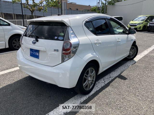 Toyota AQUA 2012-12 7249587-2