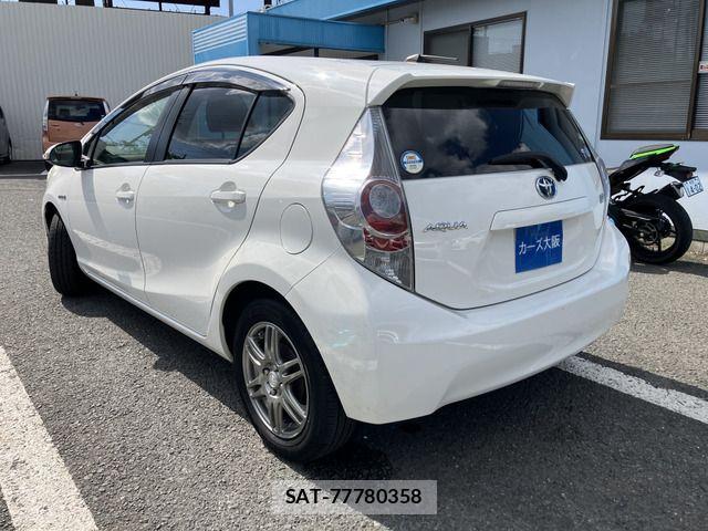 Toyota AQUA 2012-12 7249587-3