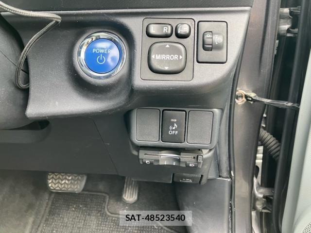 Toyota AQUA 2012-06 7249589-17