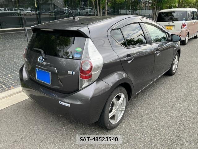 Toyota AQUA 2012-06 7249589-8